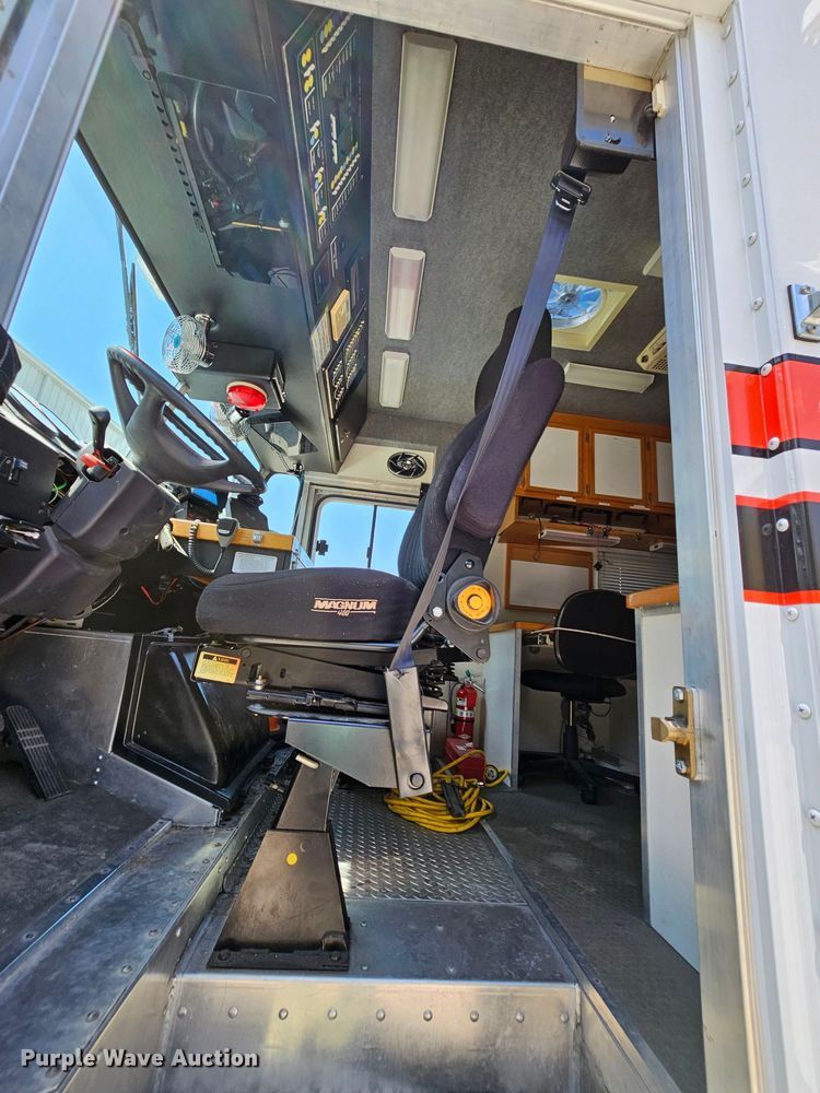 image for item MI9524 2004 Freightliner MT55  mobile command center