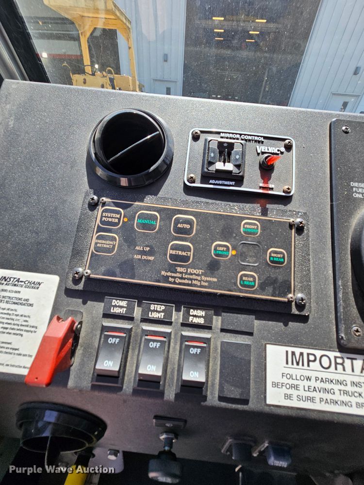 image for item MI9524 2004 Freightliner MT55  mobile command center