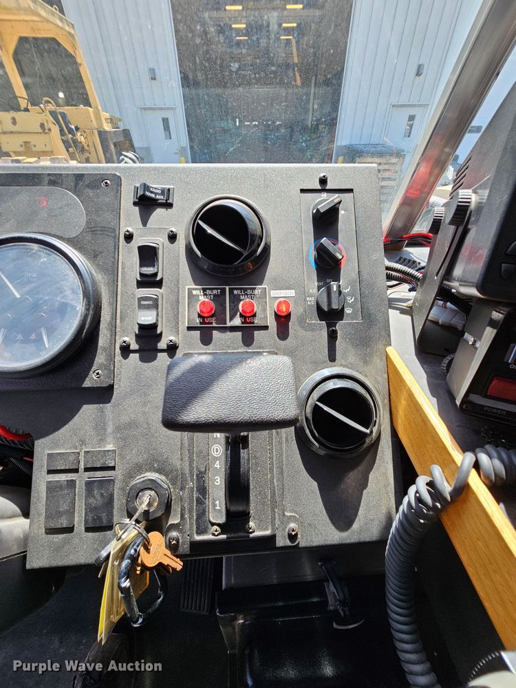 image for item MI9524 2004 Freightliner MT55  mobile command center