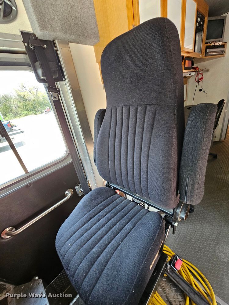 image for item MI9524 2004 Freightliner MT55  mobile command center