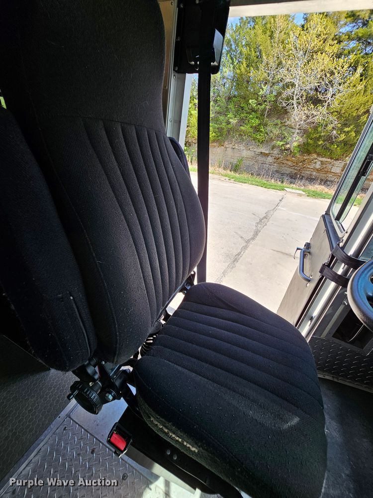 image for item MI9524 2004 Freightliner MT55  mobile command center