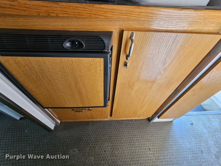 image for item MI9524 2004 Freightliner MT55  mobile command center