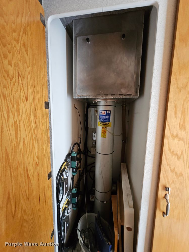 image for item MI9524 2004 Freightliner MT55  mobile command center