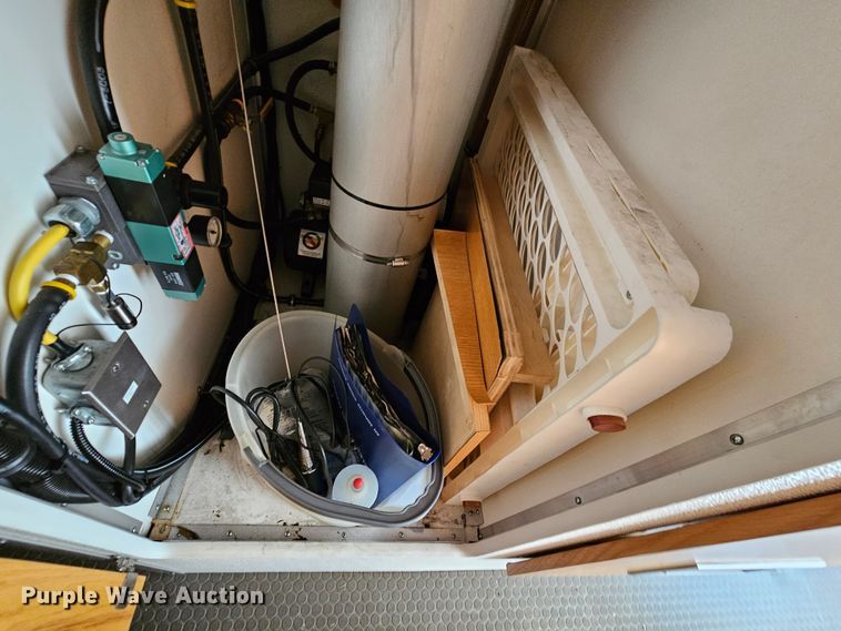 image for item MI9524 2004 Freightliner MT55  mobile command center