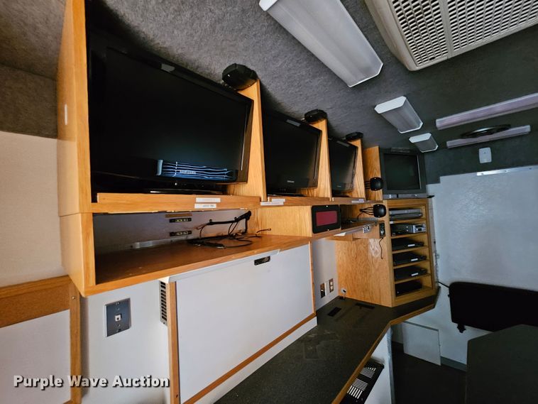 image for item MI9524 2004 Freightliner MT55  mobile command center