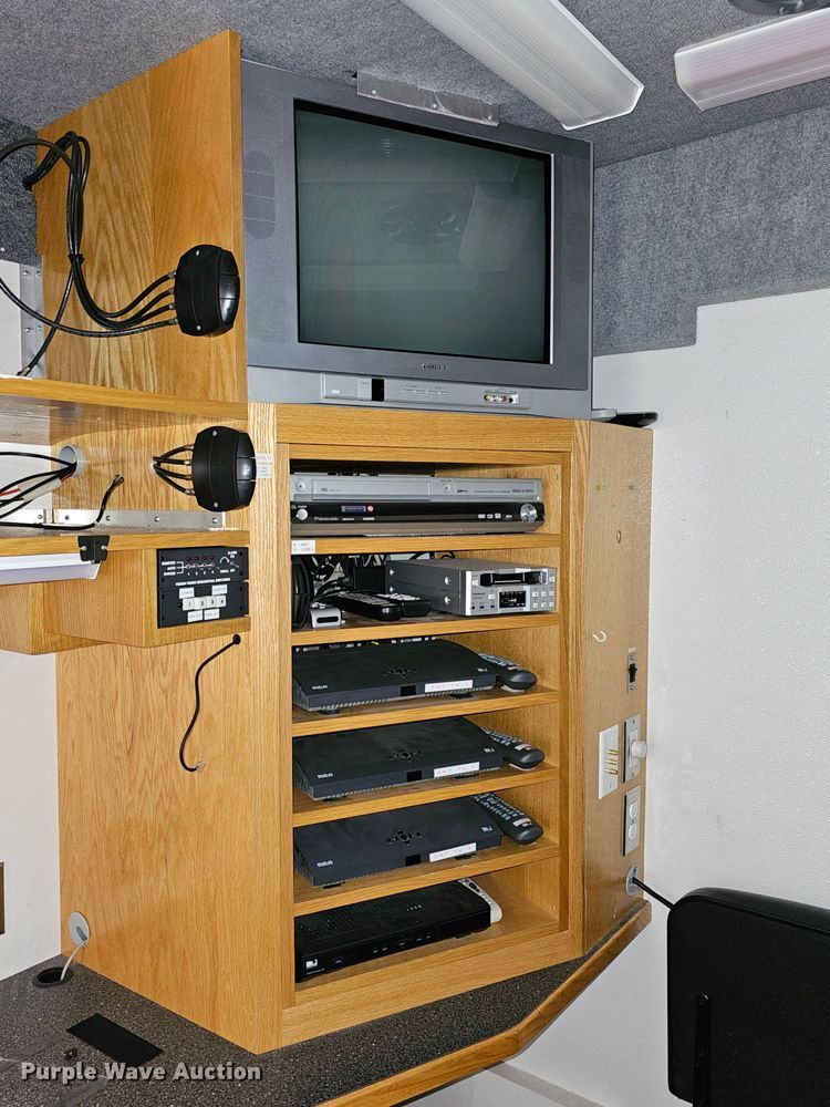 image for item MI9524 2004 Freightliner MT55  mobile command center