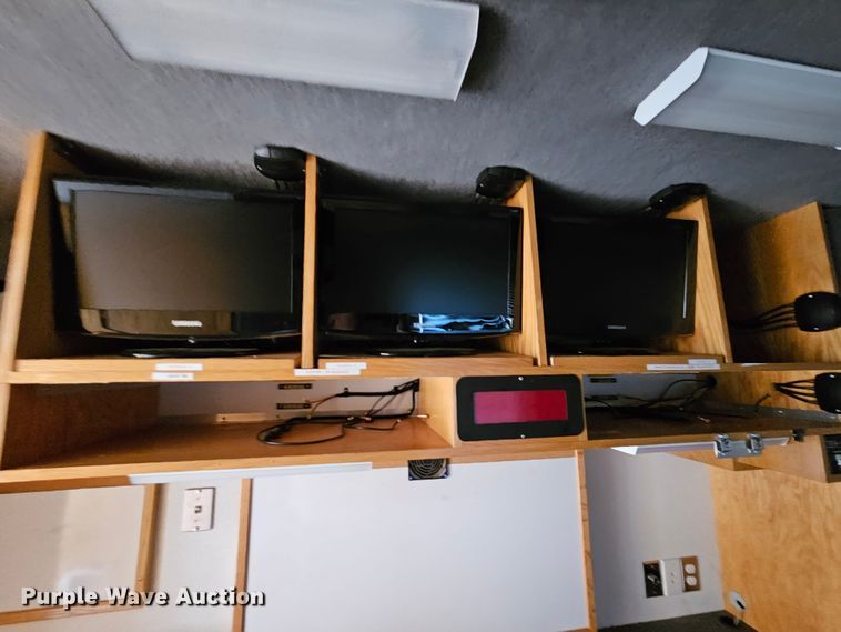 image for item MI9524 2004 Freightliner MT55  mobile command center