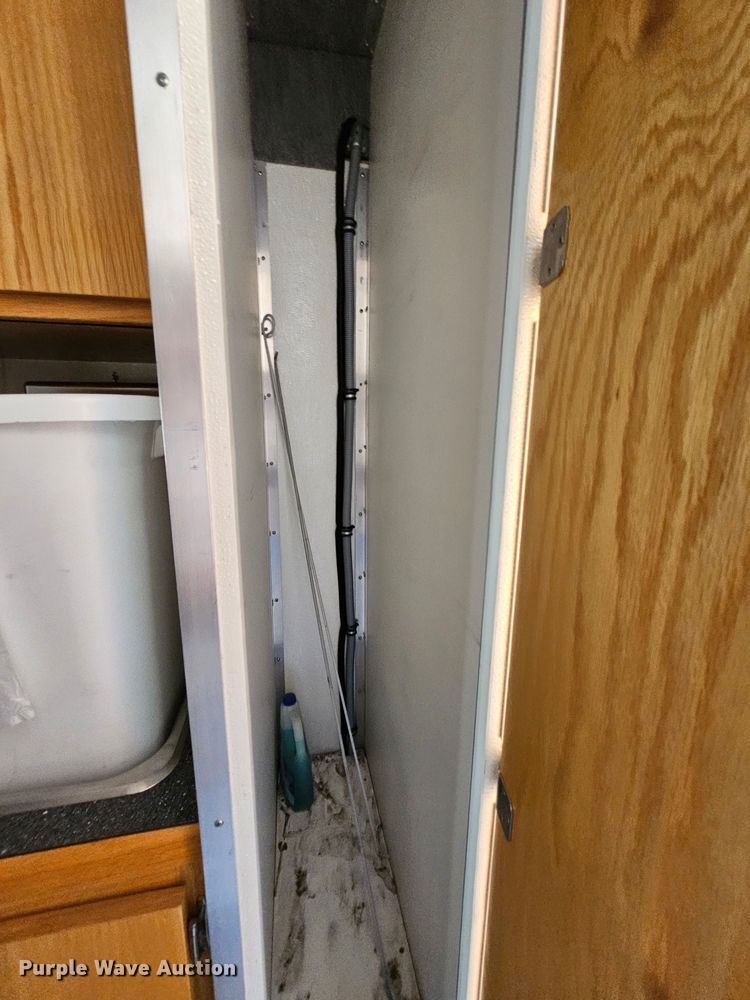 image for item MI9524 2004 Freightliner MT55  mobile command center