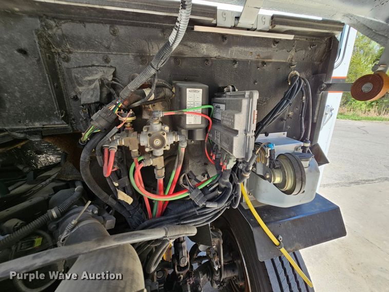 image for item MI9524 2004 Freightliner MT55  mobile command center