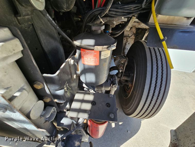 image for item MI9524 2004 Freightliner MT55  mobile command center