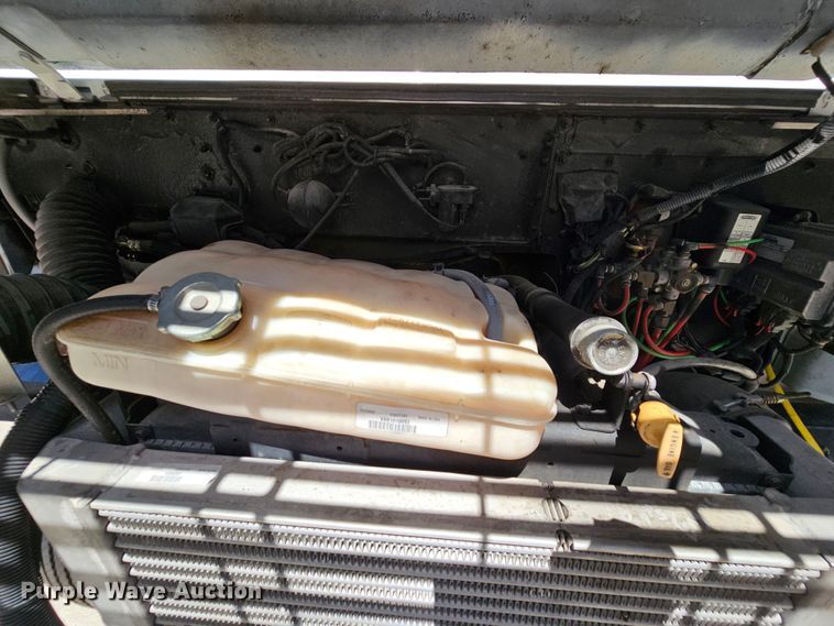 image for item MI9524 2004 Freightliner MT55  mobile command center