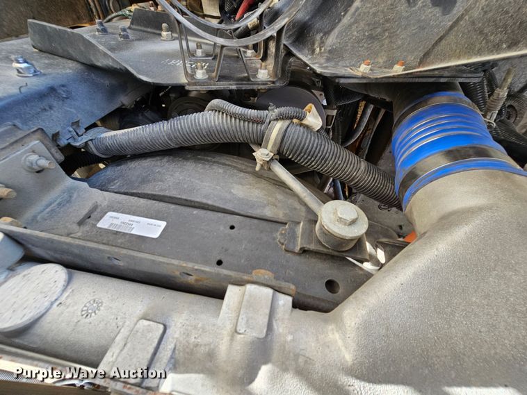 image for item MI9524 2004 Freightliner MT55  mobile command center