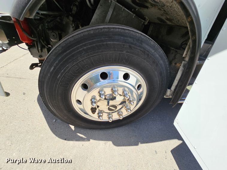 image for item MI9524 2004 Freightliner MT55  mobile command center