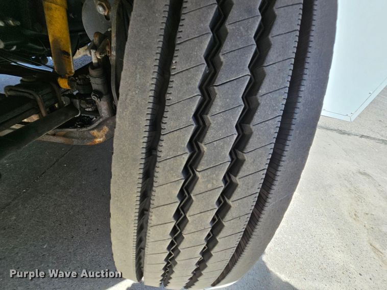 image for item MI9524 2004 Freightliner MT55  mobile command center