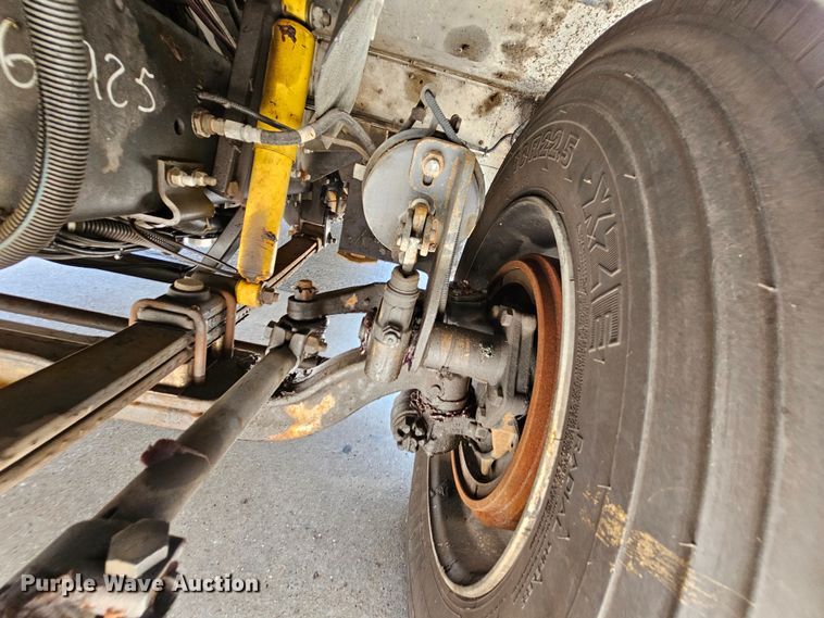 image for item MI9524 2004 Freightliner MT55  mobile command center