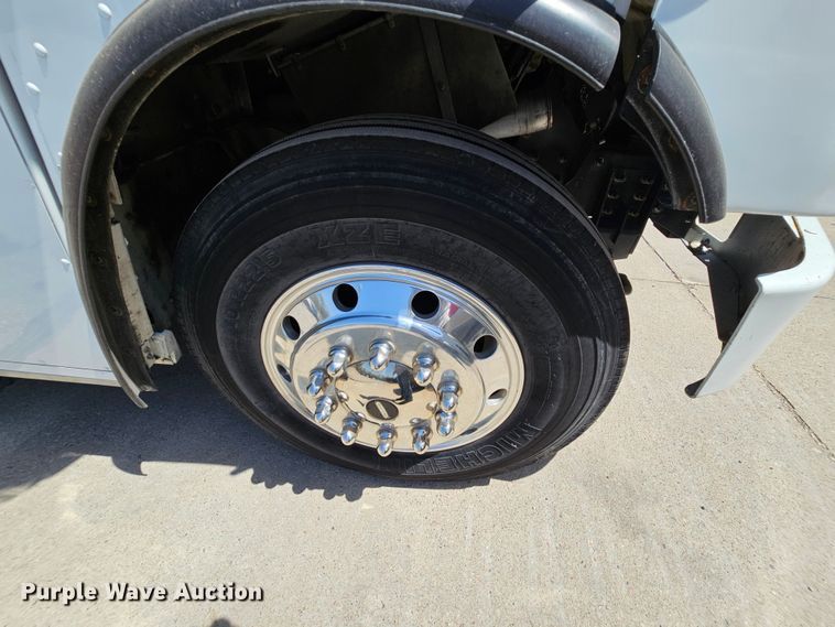 image for item MI9524 2004 Freightliner MT55  mobile command center