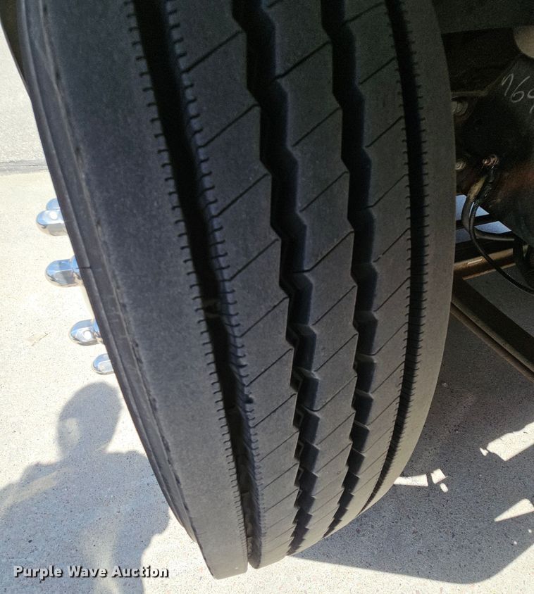 image for item MI9524 2004 Freightliner MT55  mobile command center