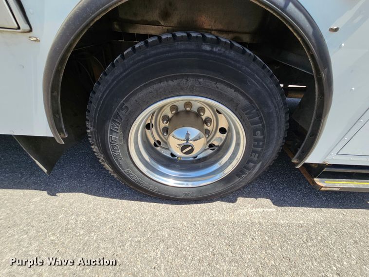 image for item MI9524 2004 Freightliner MT55  mobile command center