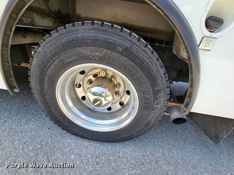 image for item MI9524 2004 Freightliner MT55  mobile command center