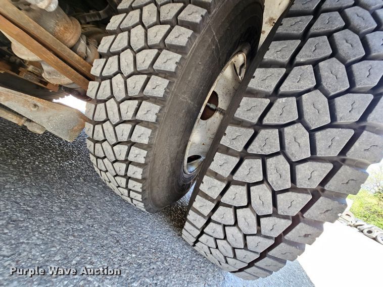 image for item MI9524 2004 Freightliner MT55  mobile command center