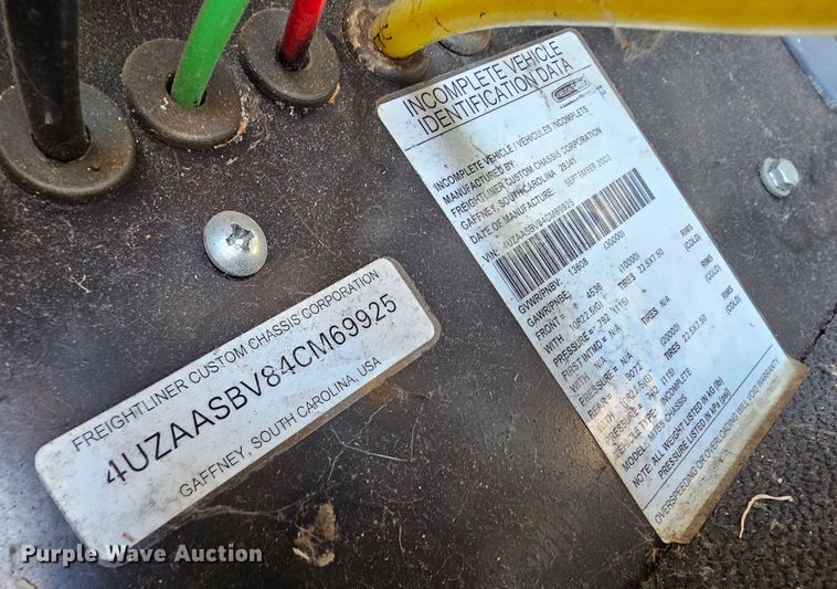 image for item MI9524 2004 Freightliner MT55  mobile command center