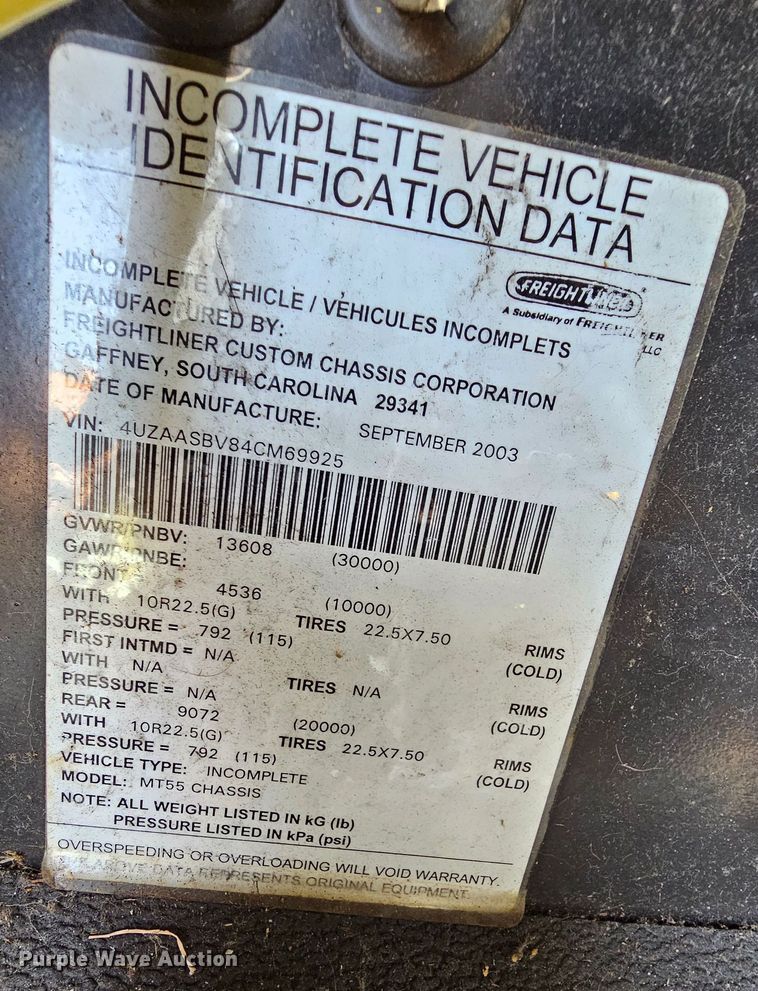 image for item MI9524 2004 Freightliner MT55  mobile command center