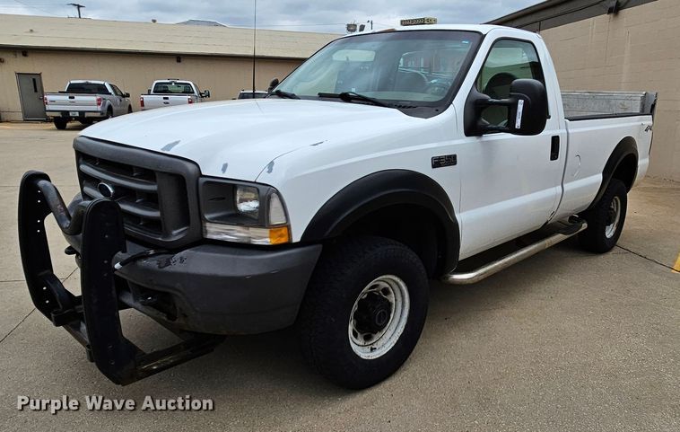 image for item MI9526 2003 Ford F350 Super Duty XL  pickup truck