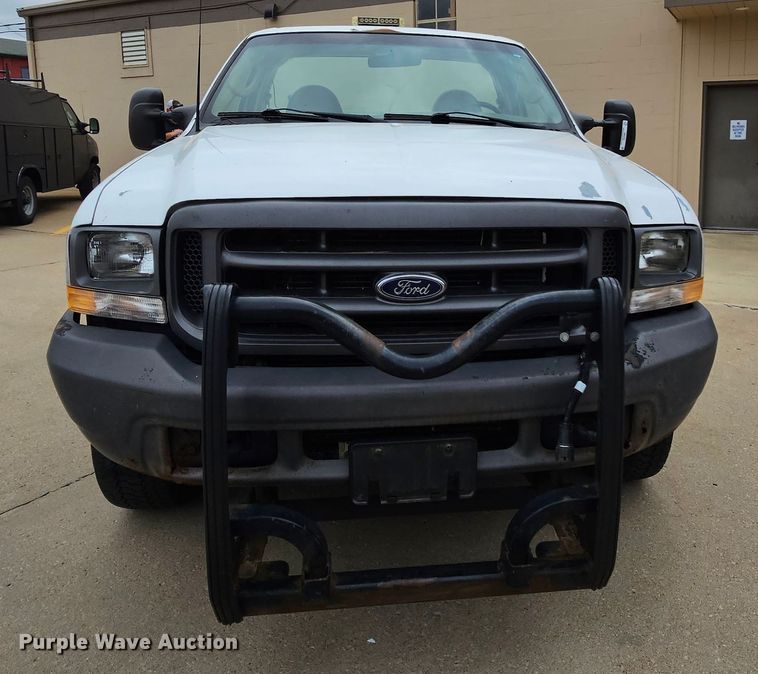 image for item MI9526 2003 Ford F350 Super Duty XL  pickup truck