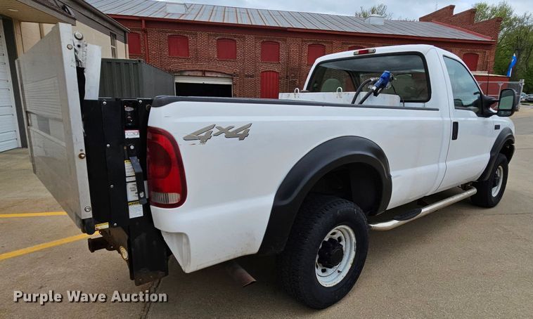 image for item MI9526 2003 Ford F350 Super Duty XL  pickup truck