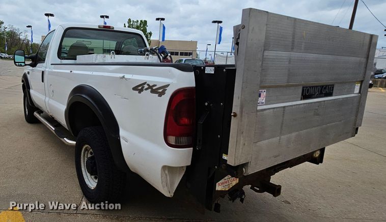 image for item MI9526 2003 Ford F350 Super Duty XL  pickup truck