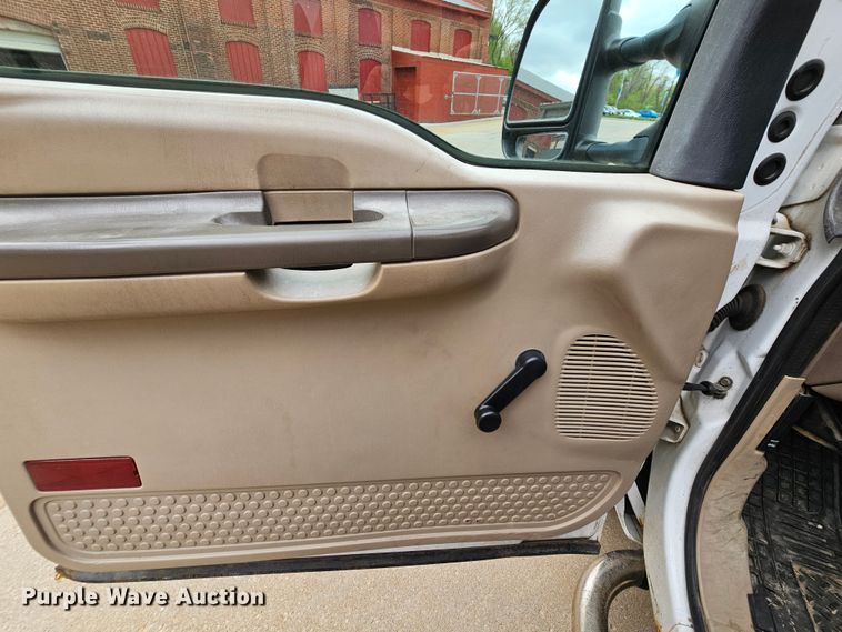 image for item MI9526 2003 Ford F350 Super Duty XL  pickup truck