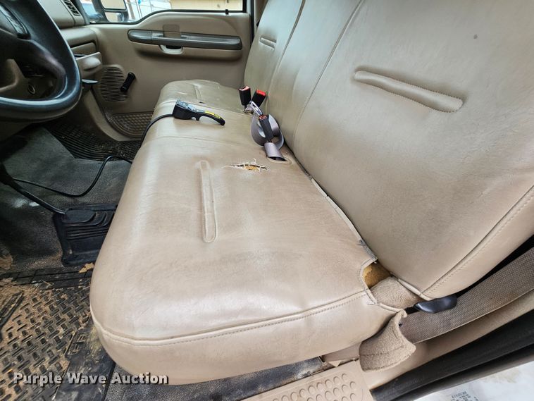 image for item MI9526 2003 Ford F350 Super Duty XL  pickup truck