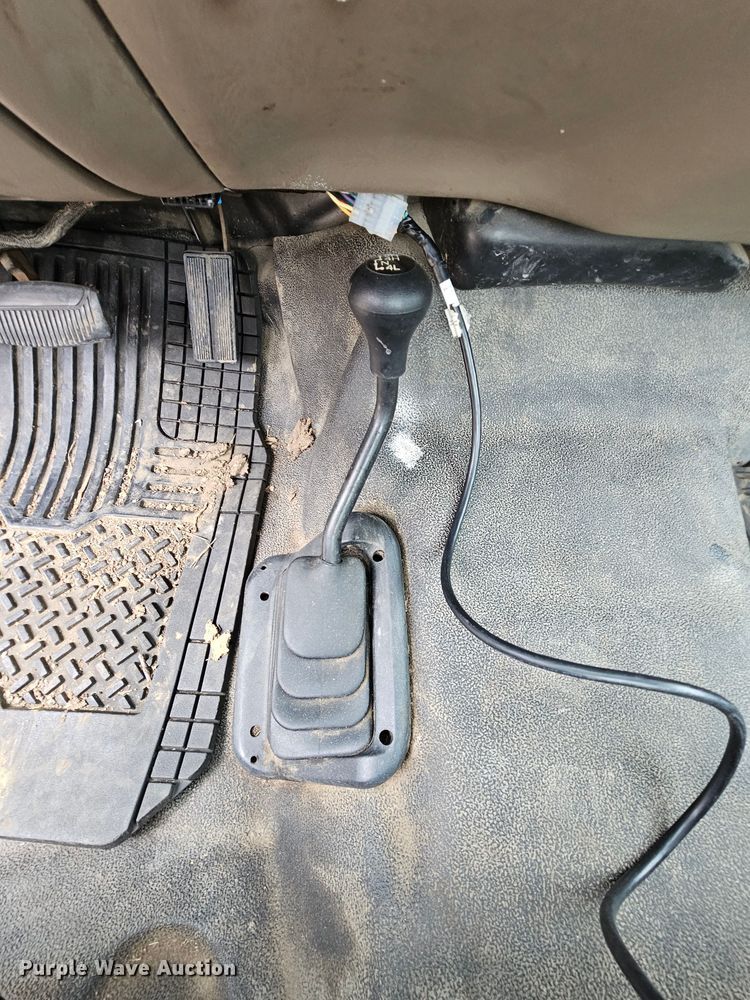 image for item MI9526 2003 Ford F350 Super Duty XL  pickup truck