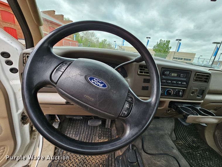 image for item MI9526 2003 Ford F350 Super Duty XL  pickup truck