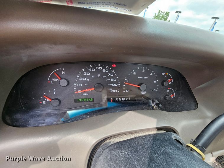 image for item MI9526 2003 Ford F350 Super Duty XL  pickup truck