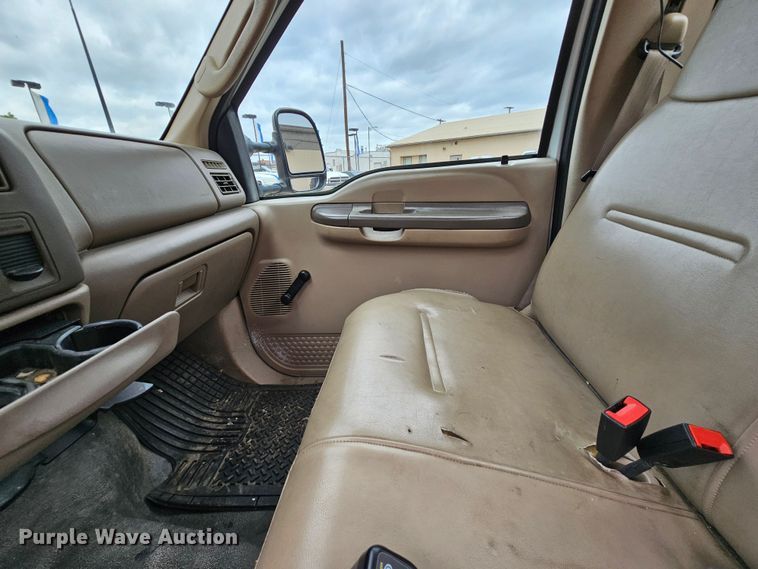 image for item MI9526 2003 Ford F350 Super Duty XL  pickup truck