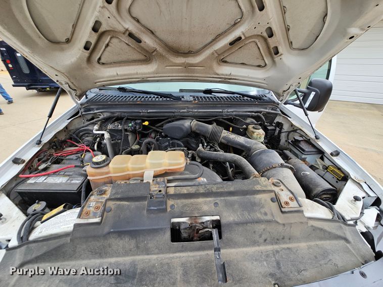 image for item MI9526 2003 Ford F350 Super Duty XL  pickup truck