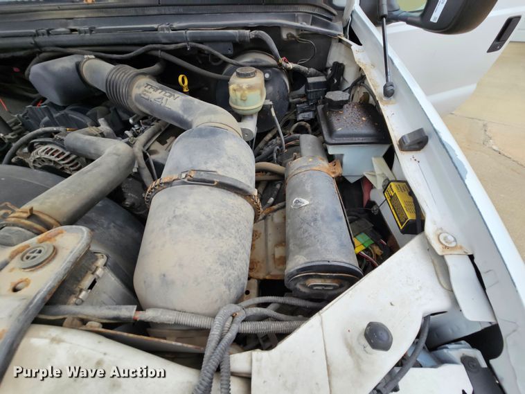 image for item MI9526 2003 Ford F350 Super Duty XL  pickup truck