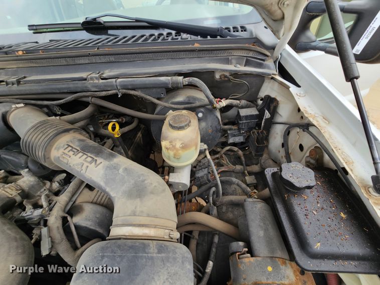 image for item MI9526 2003 Ford F350 Super Duty XL  pickup truck