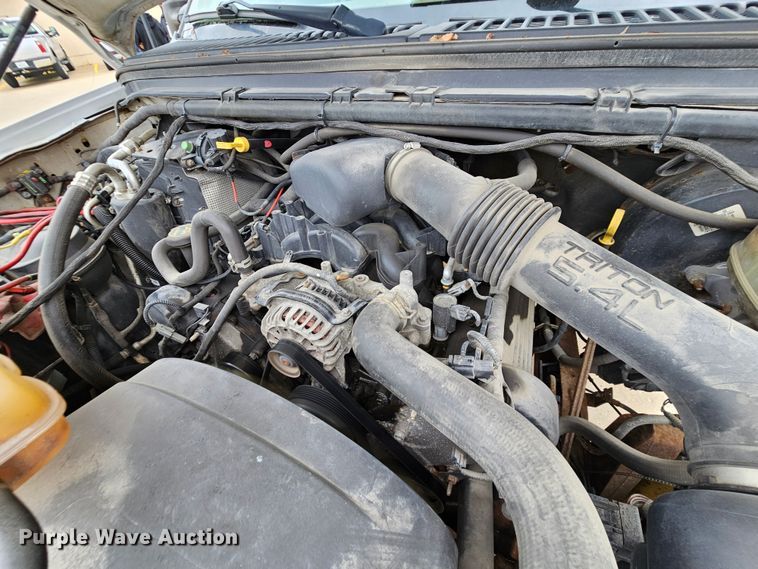 image for item MI9526 2003 Ford F350 Super Duty XL  pickup truck