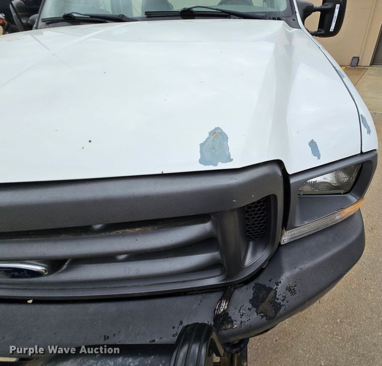 image for item MI9526 2003 Ford F350 Super Duty XL  pickup truck