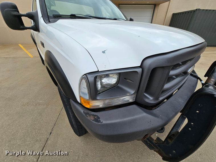 image for item MI9526 2003 Ford F350 Super Duty XL  pickup truck