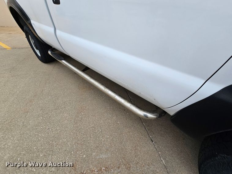 image for item MI9526 2003 Ford F350 Super Duty XL  pickup truck