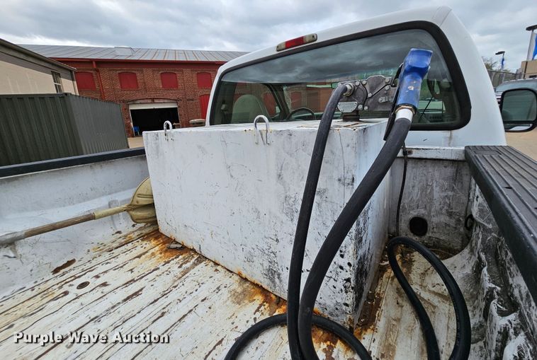 image for item MI9526 2003 Ford F350 Super Duty XL  pickup truck