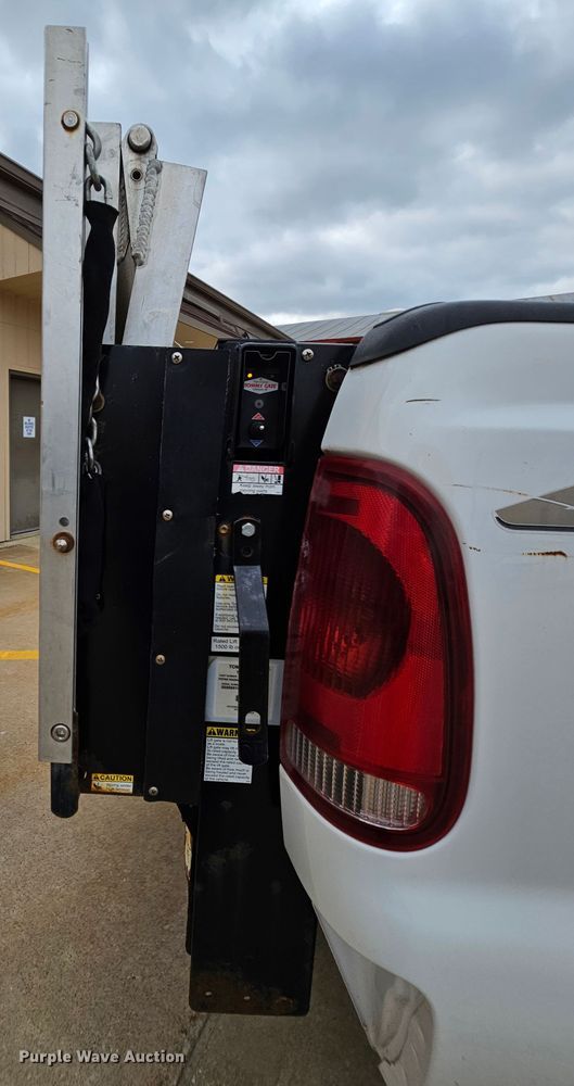 image for item MI9526 2003 Ford F350 Super Duty XL  pickup truck