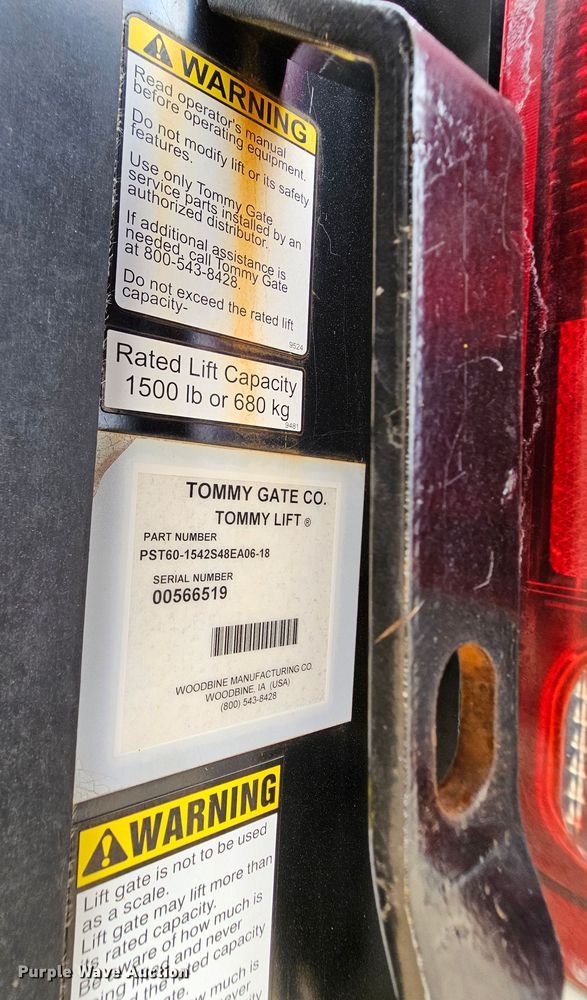 image for item MI9526 2003 Ford F350 Super Duty XL  pickup truck