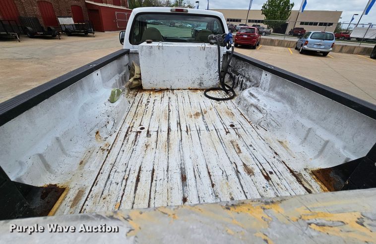 image for item MI9526 2003 Ford F350 Super Duty XL  pickup truck