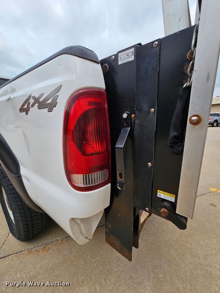 image for item MI9526 2003 Ford F350 Super Duty XL  pickup truck