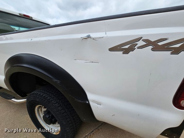 image for item MI9526 2003 Ford F350 Super Duty XL  pickup truck