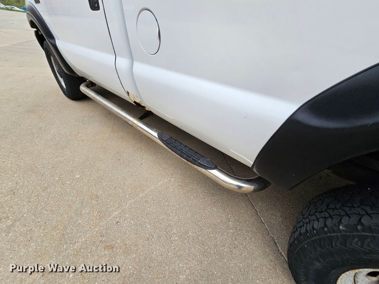 image for item MI9526 2003 Ford F350 Super Duty XL  pickup truck